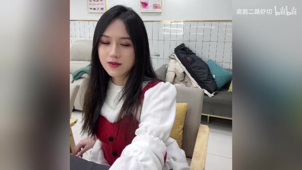 DB视讯官方登录入口这样给人介绍的？😂Suki户外直播 扬言要把icon介绍给80后美甲店老板娘