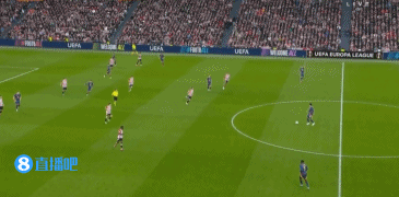 DB视讯百家乐罗马10人应战！胡梅尔斯传球失误后铲倒对手遭直红