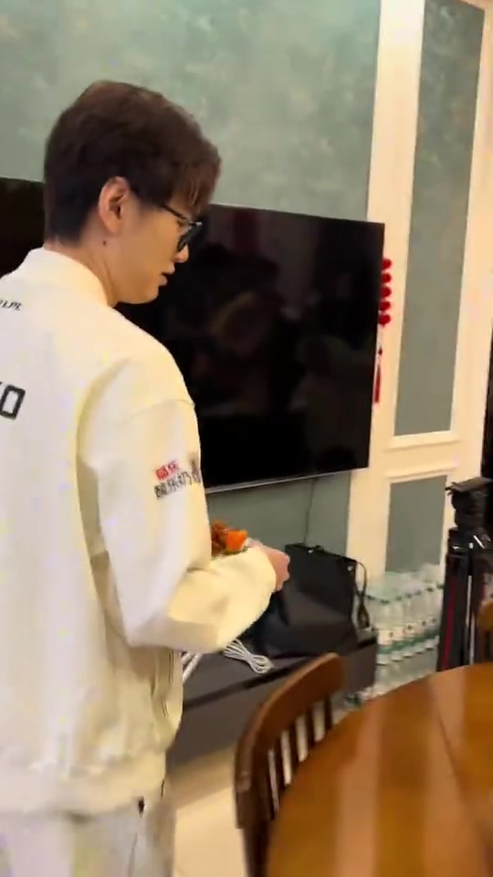 DB真人旗舰Meiko更新抖音分享iG晚餐：都吃啥好吃的呢