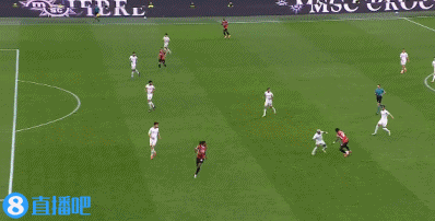 DB视讯官方登录入口扳回一球！亚伯拉罕与美队撞墙配合，杀入禁区后劲射得手