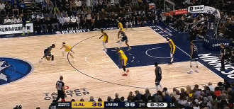 DG视讯官网平台手感低迷！爱德华兹半场14投5中得到12分3板3助1断