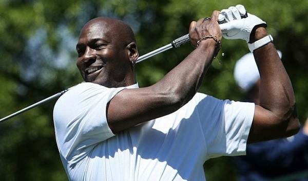 DB真人旗舰乔治：我打高尔夫被网友喷 谁会24小时都工作 乔丹也打啊