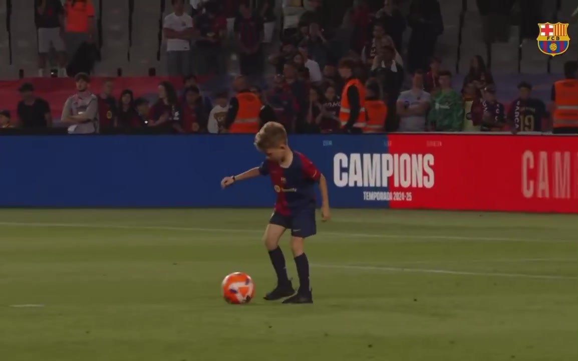 DB电子官网去你的足球梦🤣什琴斯尼一脚蝎子摆尾踢飞儿子的倒钩射门