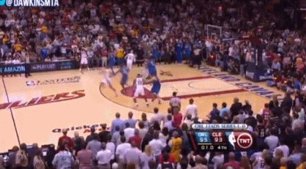 DB真人旗舰16年前的今天 詹姆斯干拔三分压哨绝杀魔术 将大比分扳为1-1